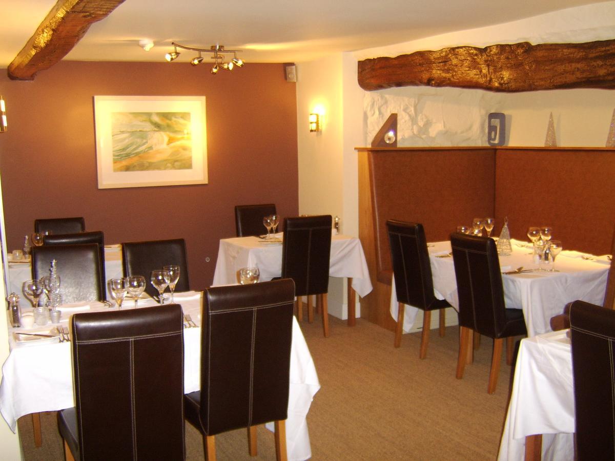 Castle Cottage Restaurant With Rooms Гарлек Екстер'єр фото